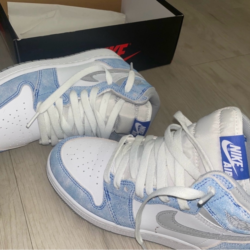 Nike Air Sneakers - White and Light Blue